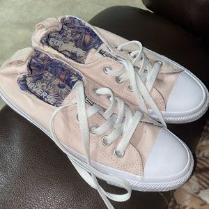 Light pink converse like new worn once size 7